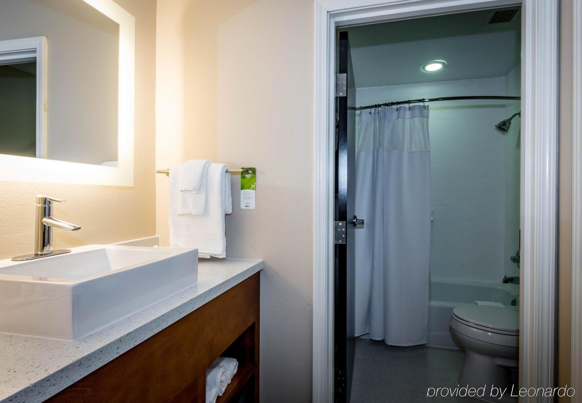 Springhill Suites By Marriott Denton Ngoại thất bức ảnh